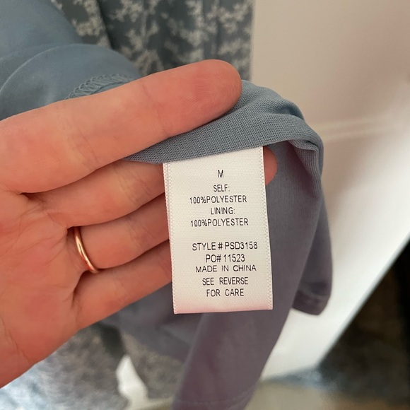 Beautiful Hope Ave. dress! The sweetest little floral print - Picture 2 of 3